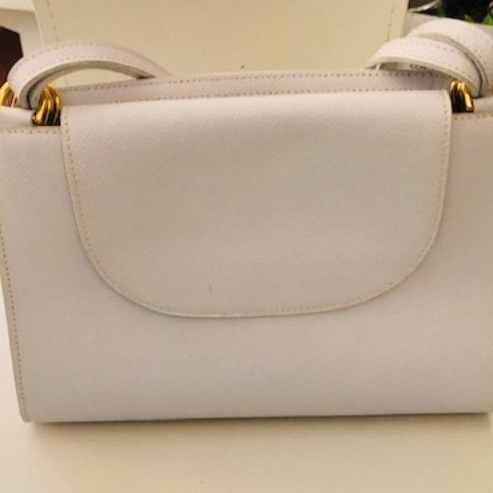 Cellerini Ladies white leather luncheon hand bag. in great condition!